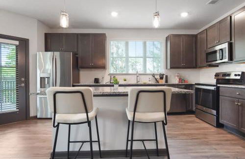 3BR King Bed Balcony North Raleigh - Foto 17