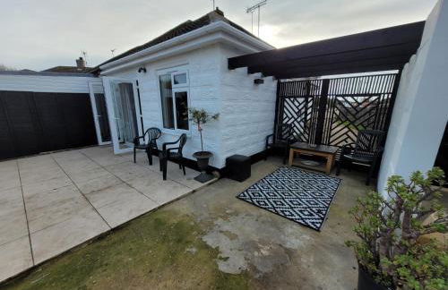 Modern 2 bed pet friendly Bungalow near countryside and a short drive to seafront- with large private garden by Catchpole Stays - Foto 29
