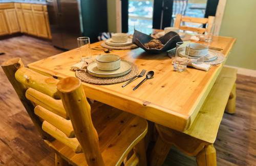 Laurelwood Luxury Cabin Hot Tub - Photo 38