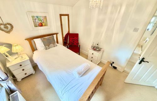 Gateman's Cottage - Three Bedroom Detached Home - Free Parking - Close to New Forest and Beaches - Photo 9