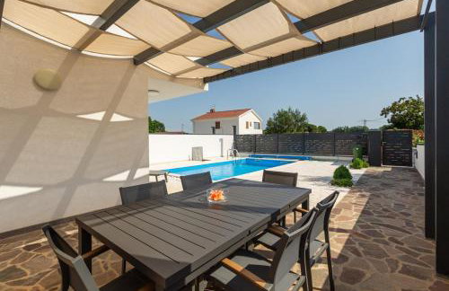 Villa Tina with pool - Foto 9