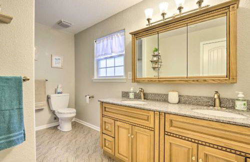 Dock and Jet Ski Slip Lakeside Sunrise Beach Home! - Foto 26