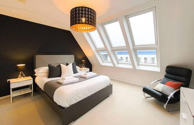 Stunning 4 Bed House With Cinema Room & Parking - Foto 7