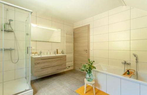 Spacious Home Sauna Hot Tub Pool Patio BBQ - Photo 21