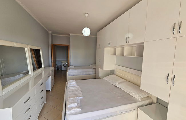 Sea View 1-bed Apartment in Vlore - Photo 4