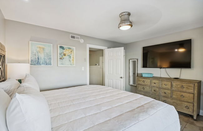 Southbay 55 is 2 Bedroom on the lake with short walk to beach by RedAwning - Foto 8