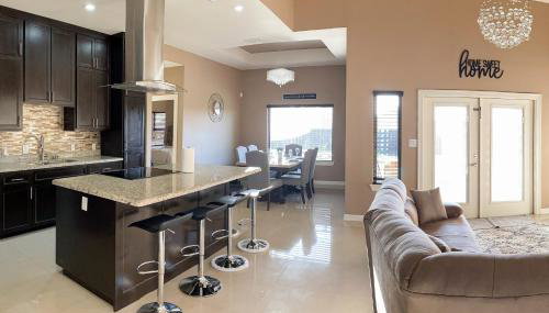 Pool, Patio and Yard Chic South Texas Home - Foto 4