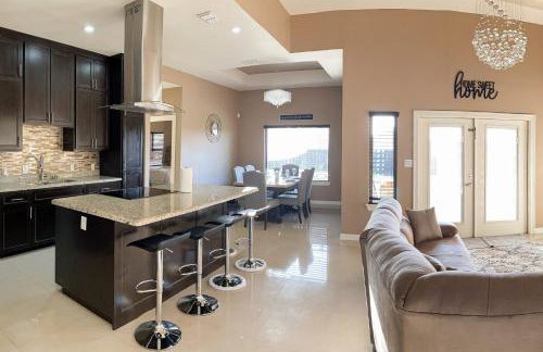 Pool, Patio and Yard Chic South Texas Home - Foto 4