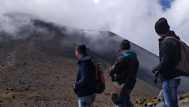 Disfrutando de la ruta de senderismo por el volcán Puracé