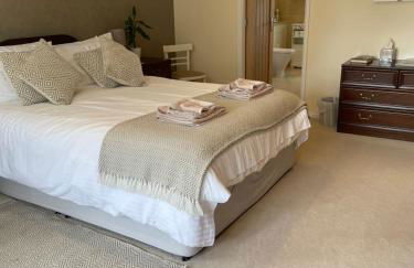 Cotswolds Luxury House in Central Bourton Large Sleeps 2-11. Pet Friendly. - Photo 11
