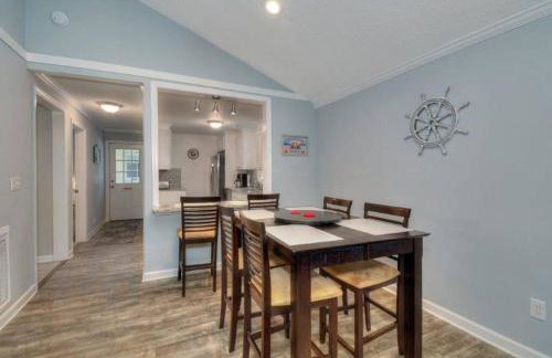 Beach Lovin/sleeps 10/2 blocks to beach/pets ok - Foto 19