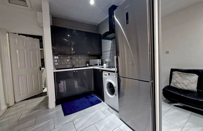 Seaside Escape - Sleeps 4 - Pets Ok - Free Parking - Photo 13