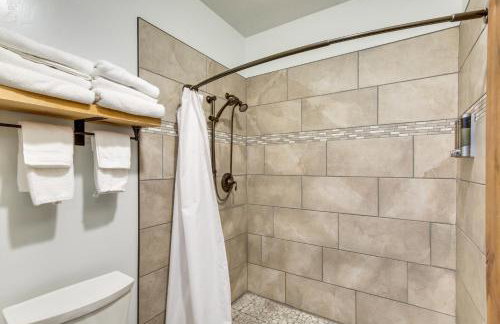 Central Lava Hot Springs Studio with Deck and Views! - Foto 21