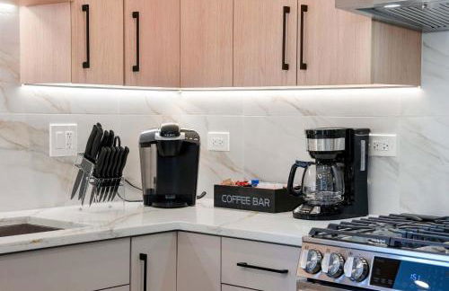 Modern 2BR2BA Condo Free Parking and Balcony - Foto 12