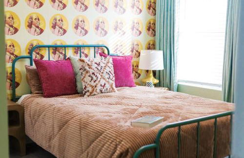 Chic Dog-Friendly 4BR | OWA + Beach + Fenced Yard - Foto 49