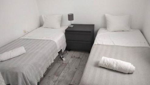 Beachfront Apartment with Sea Views & Private Parking - Foto 3