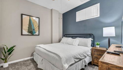 Epic Downtown Pad • Entertain & Unwind - Foto 3