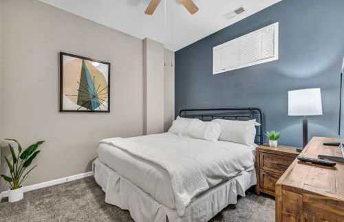 Epic Downtown Pad • Entertain & Unwind - Foto 3