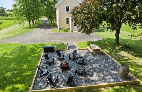 Hudson Restored Farmhouse with Fire Pit - Foto 2