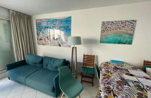 VUE EPOUSTOUFLANTE SUR BANDOL & LA MER 2 pièces, piscine tout confort 4 étoiles, très calme, terrasse spacieuse sans vis à vis, parking privé résidence standing - Foto 9