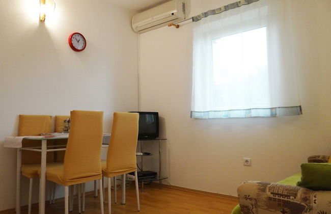 Bright Krk Apartment With Balcony and Beach Proximity - Photo 7