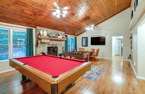 Deck and Game Room! Lakefront Blue Ridge Mtn Gem - Foto 4
