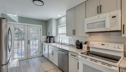 Walk to Broadkill Beach Sleek Family Home with Deck - Foto 2