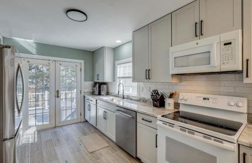 Walk to Broadkill Beach Sleek Family Home with Deck - Foto 2