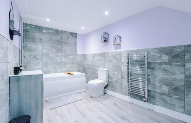 Imperial War Museum North Two-bedroom by Belvilla - Photo 17