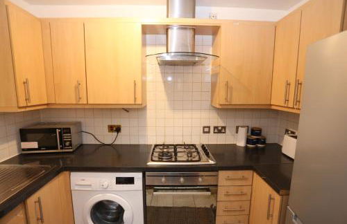 2 bed Riverview Bridge House Apartment - Foto 20