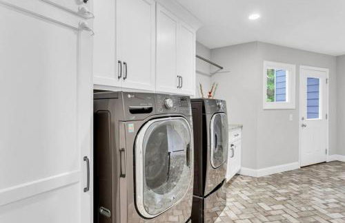 Lakefront, Saltwater Pool, Backyard Oasis, Private Dock, Home Gym - Foto 39