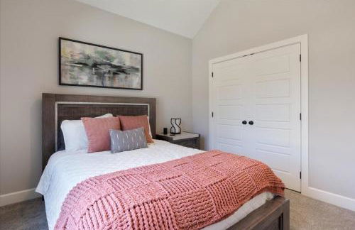 Accessible Lakeside Luxury at the 45mm w/ Private Dock, Sunset Views & More - Foto 27