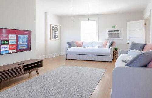 7BR Luxury Living 1st Floor Primary ABODEbucks - Foto 37