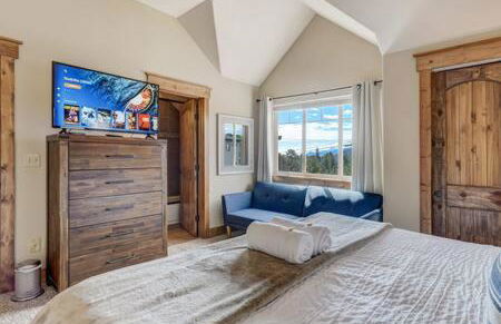 Cabin~Views~Heart of Town~W&D~Fireplace~Kitchen - Foto 25