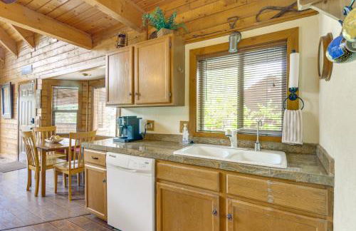 Rustic Pagosa Lakes Cabin with Deck and Grill! - Foto 6