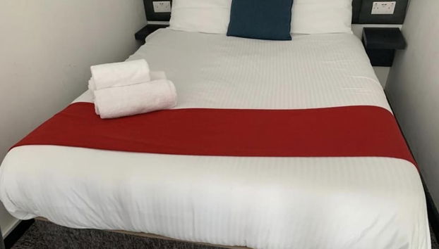 1 Bed Flat - Sleeps 2 - Parking - Balcony - Wifi - Foto 2, Habitación