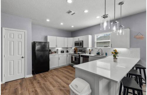 Retreat to a Brand-new Downtown Home 4br/3ba! - Foto 19