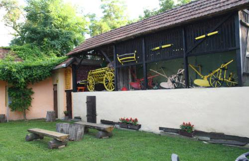 Seoski Turiziam Larva - Photo 20