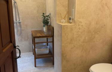 Courtyard House- Luxury Holiday House with floodlit Tennis court - Foto 47