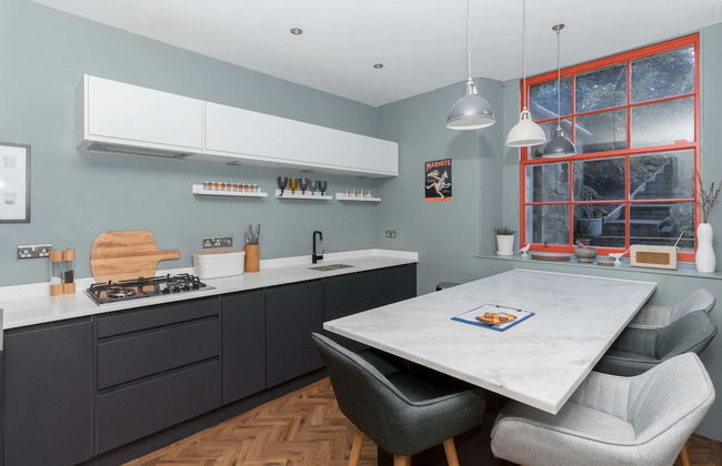 Beautiful & Bright 2BD Flat - Haymarket - Photo 10