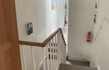 Perfect base for 8, pets allowed - Photo 9