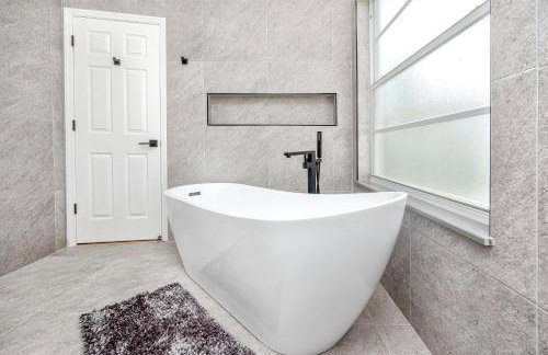 Palm Harbor Paradise - Spacious Home In Quiet Neighborhood with Heated Pool, Billiard Room, Hot Tub - Foto 24