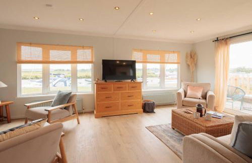 Sunset Lodge, River View & Log Burner - Foto 6