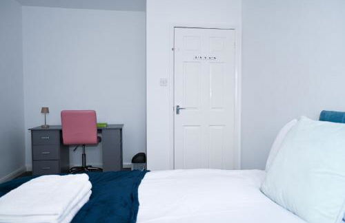 Contractor-Friendly 3Bed & Holiday Let - Walk to Metro - Free Driveway Parking, Sleeps 6 - Close to City Centre - Foto 7