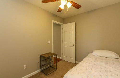 House #04 - Happy Camper-(No Pets) -Private Pier - Photo 15