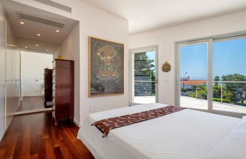 Luxury Seafront Villa with Rooftop Pool & Stunning Sea Views - Foto 21