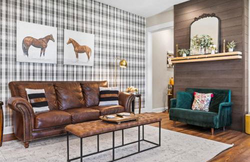 3BR Cozy Family Home with HotTub & Spacious Backyard - Foto 6