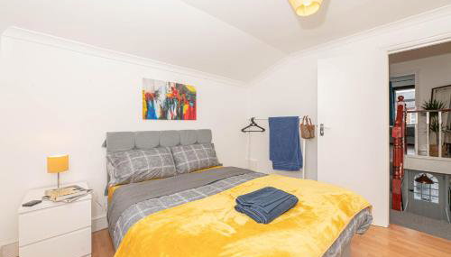 Xtra Large 4 Bedroom House with Heating Sleeps 14 Near Station and ExCeL - Foto 5