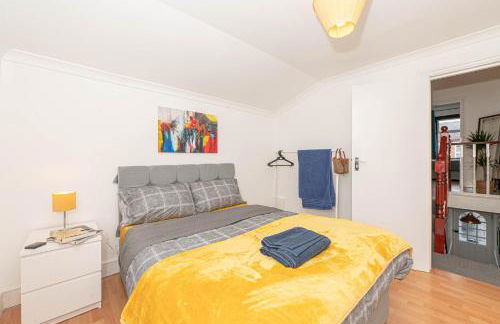 Xtra Large 4 Bedroom House with Heating Sleeps 14 Near Station and ExCeL - Foto 5