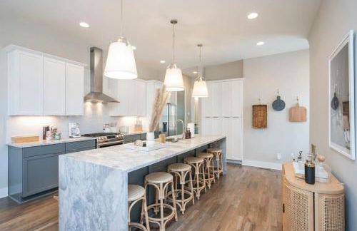 Roof Deck Grill VIEWS 2 Miles from Broadway - Foto 18